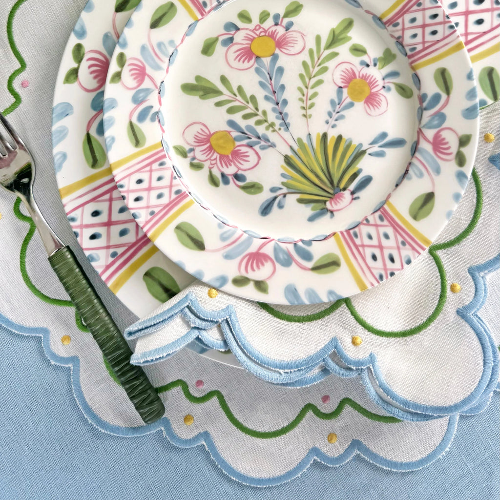 Sugus Embroidered Linen Scalloped Napkin