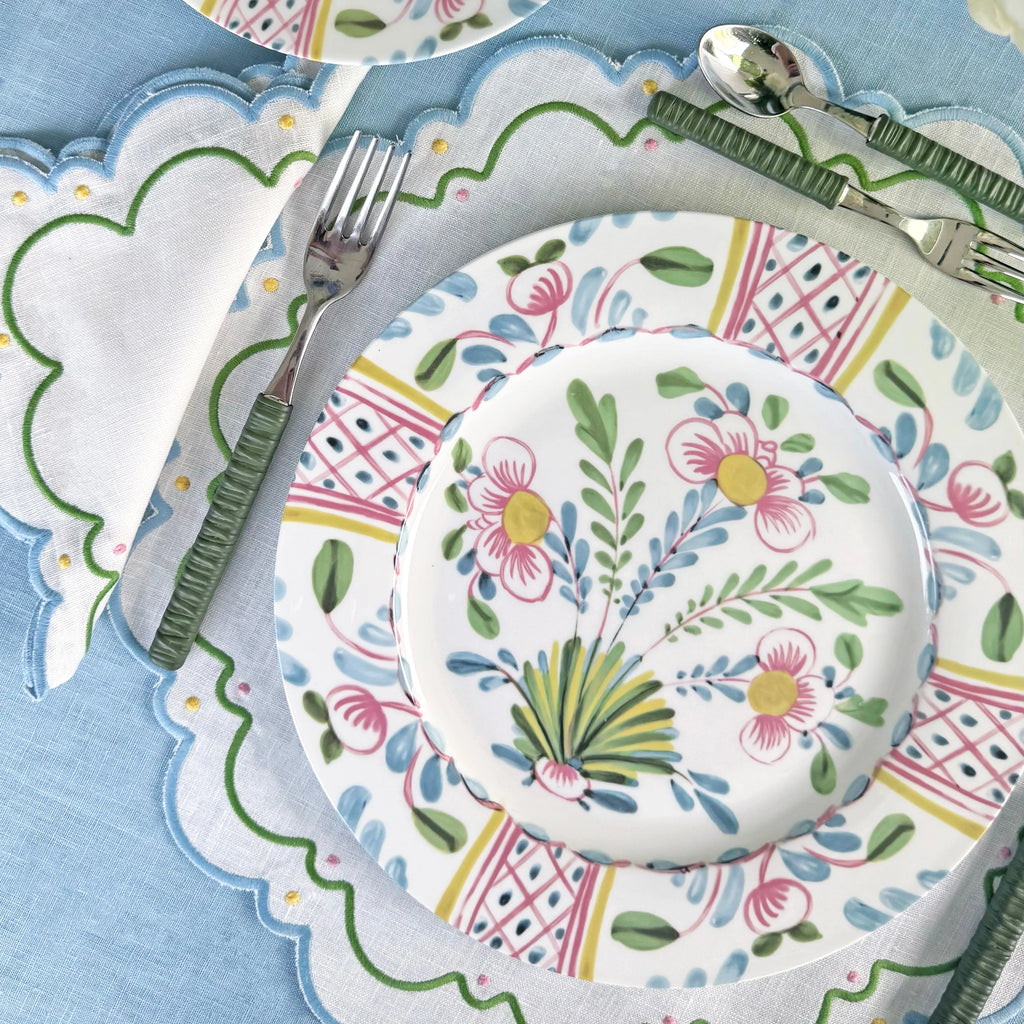 Sugus Embroidered Linen Scalloped Napkin
