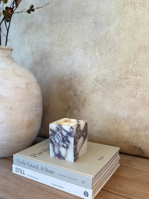 Luxury Marble Candle – Calacatta Viola Santal 26 Dupe | Off-White & Purple